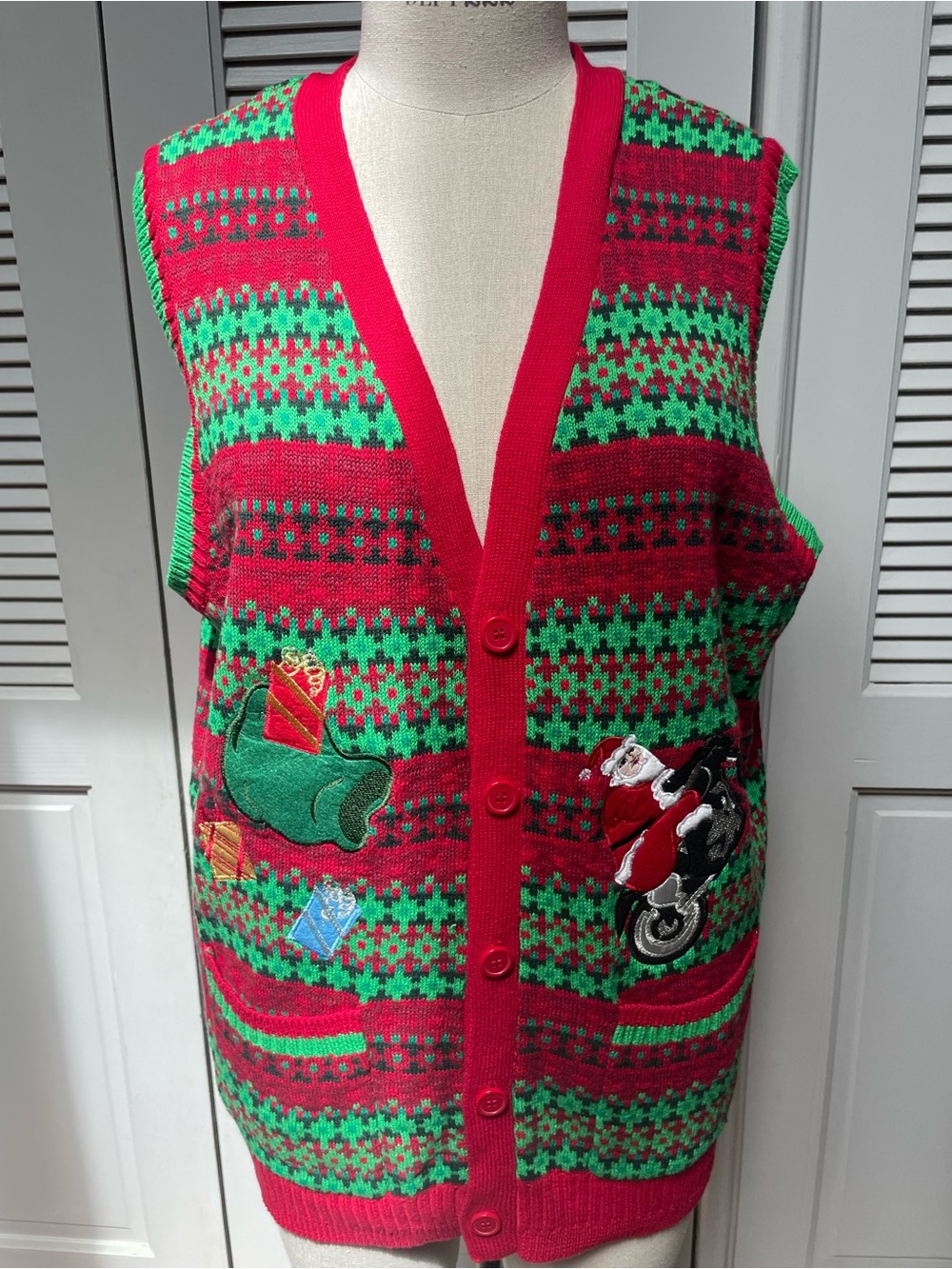 Men's Red & Green Holiday Knit Vest Sweater - Festive Button-Front XL